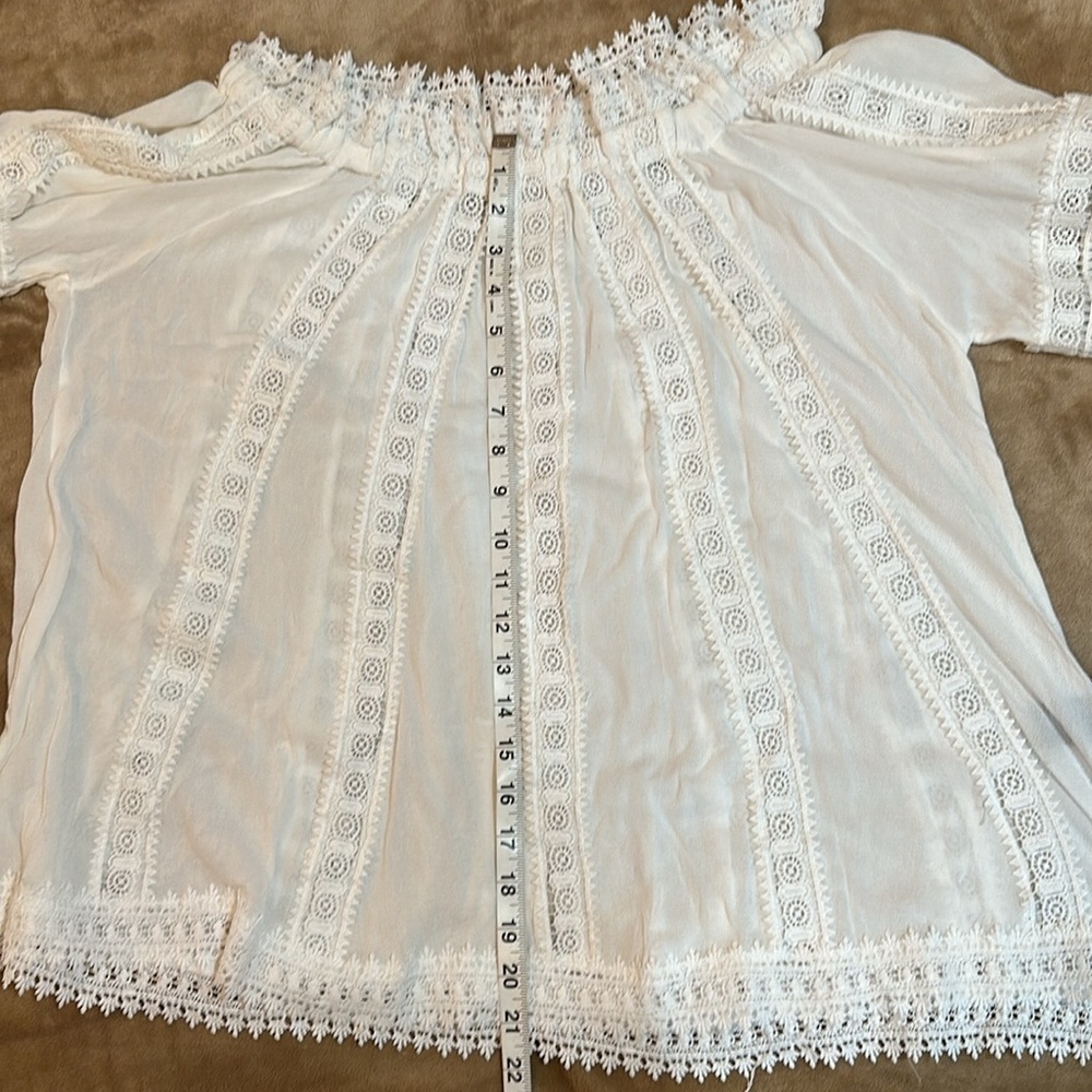 POL white BoHo lace floral off shoulder ruffle top. Size S - Picture 9 of 9